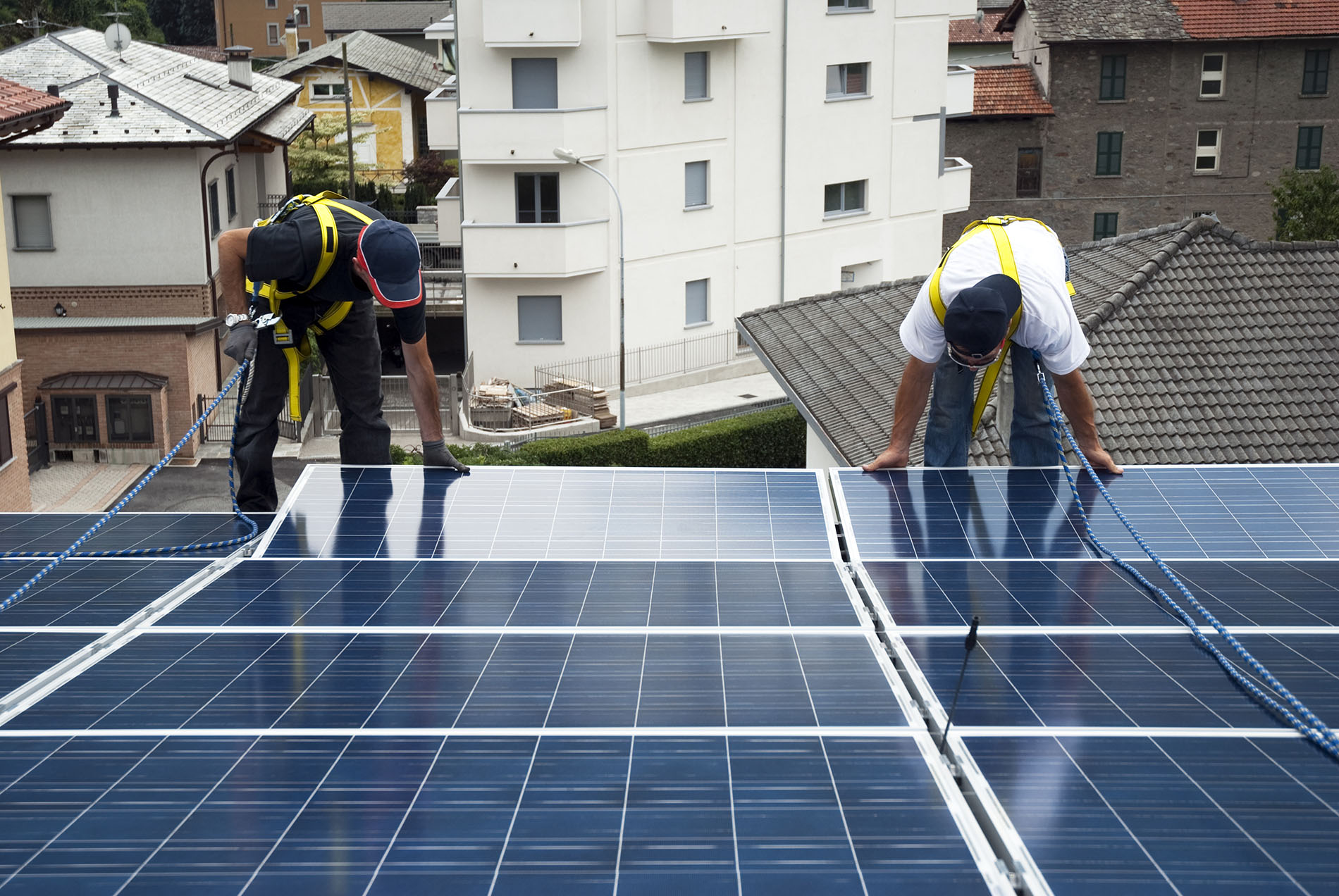 Kit solar fotovoltaico para autoconsumo en tu hogar - Reforma Coruña